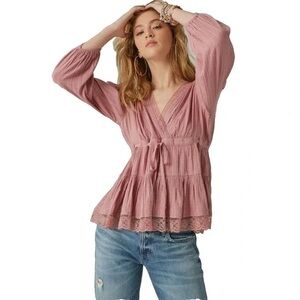 Lucky Brand Women's Babydoll Lace Trim Top in Nostalgia Rose Size Medium
